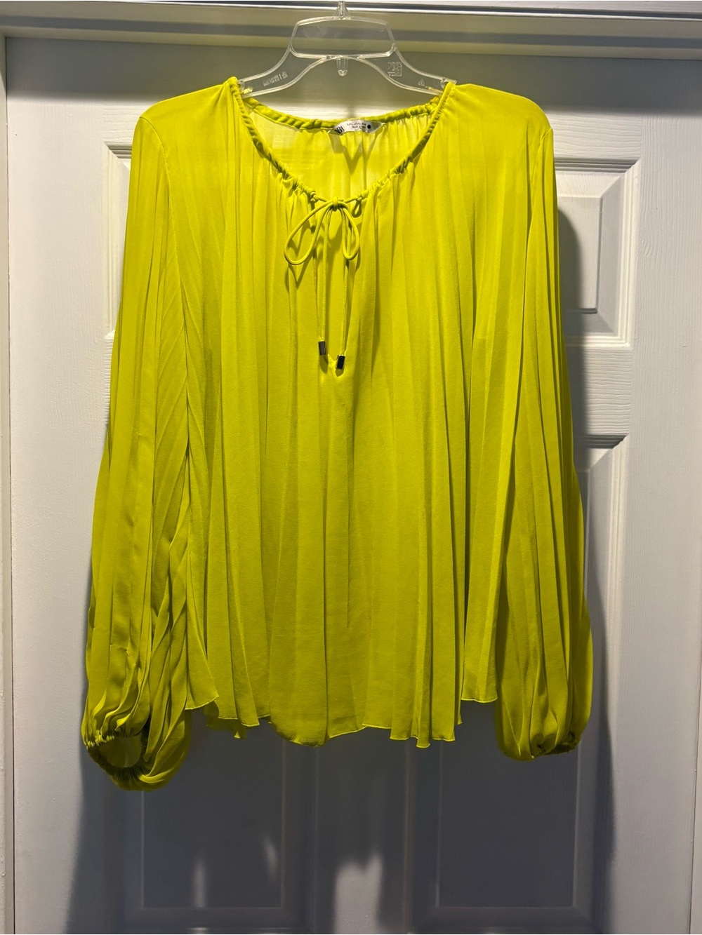 ZARA chartreuse Long-Sleeve pleated Peasant Blouse - Women S/L